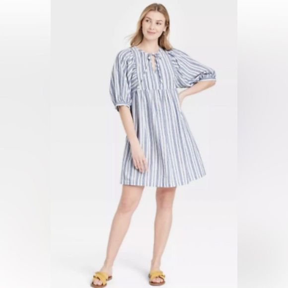 Universal Thread Dresses & Skirts - Universal Thread Women’s blue striped balloon sleeve dress size M